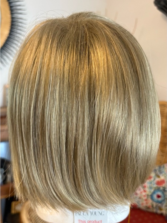 Other - Short Straight Women's Wig in Natural Light Blonde